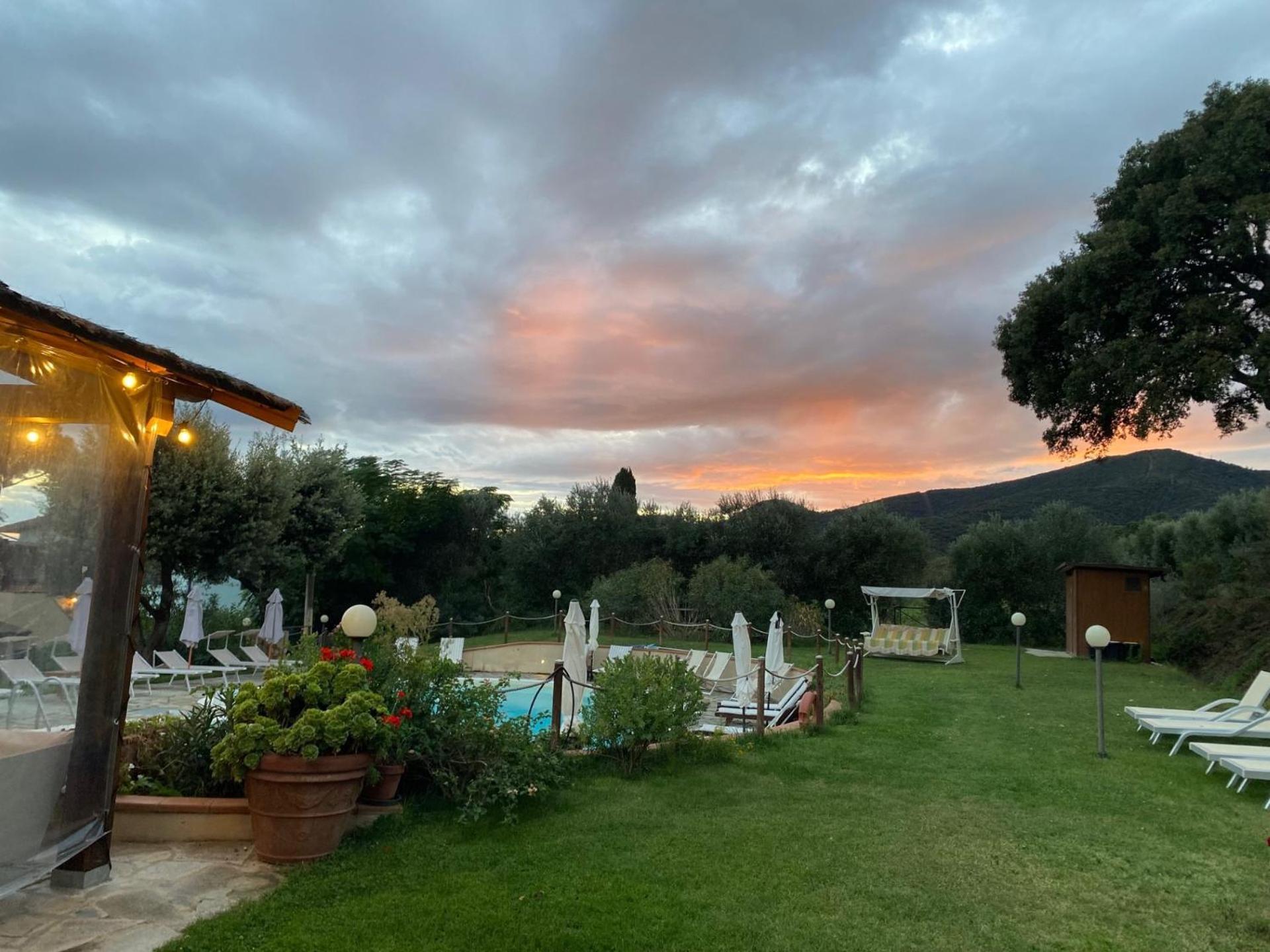 Agriturismo La Luciana Кастільйоне-делла-Пеская Екстер'єр фото